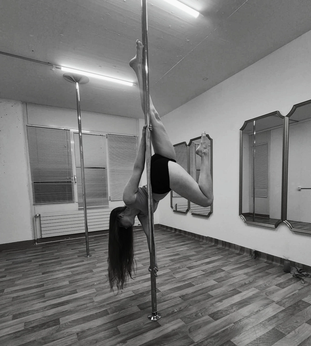 Pole Fitness Intermediate Kurs - Souldance Polestudio